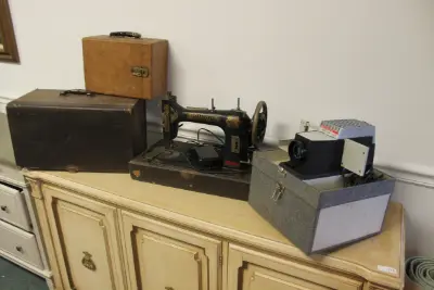 Estate sale item photo 117