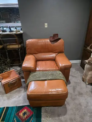Estate sale item photo 3
