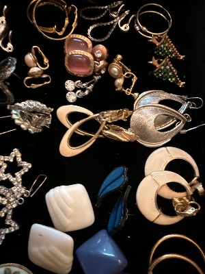 Estate sale item photo 7
